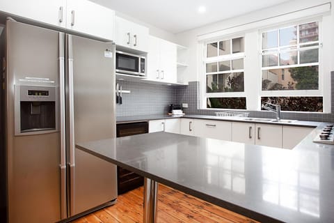 Sunlit 2-bed Apartment Metres From the Beach Condominio in Manly