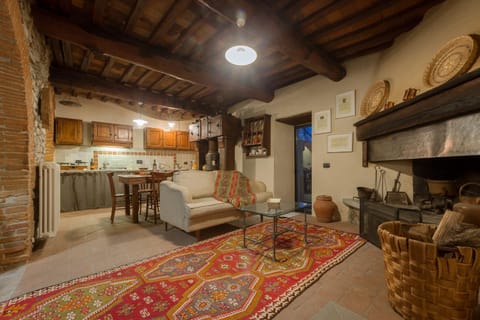 Al Poderuzzo Private Villa with jacuzzi and garden Casa in Radda in Chianti