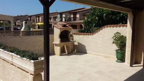 Domaine de vacances à 600m de la plage, belle villa climatisée 3 chambres, 5 couchages terrasse WIFI, accès payant pour les animations et piscines LRPDSE3 Villa in Portiragnes