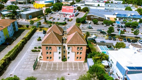 Property building, Restaurant/places to eat, Bird's eye view, Fitness centre/facilities