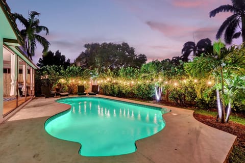 Renovated 5½ Bedroom Home/Heated Pool Haus in Hollywood
