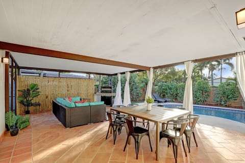 Renovated 5½ Bedroom Home/Heated Pool Haus in Hollywood