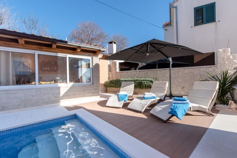 Property building, Patio, Swimming pool, Swimming pool