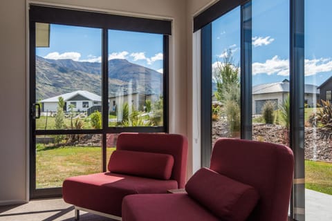 Living room, Mountain view, Street view