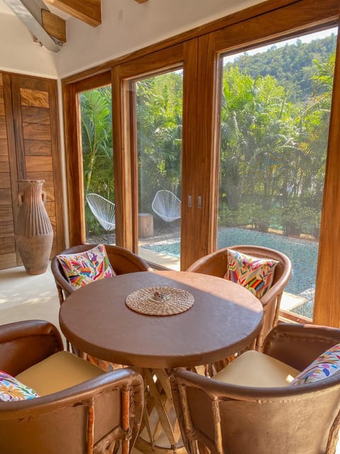 Dining area, Pool view