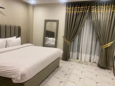 Burj Al Bahria Town Luxury Suites Eigentumswohnung in Lahore