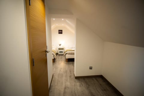 A L'Ombre du Pin - Spacious T3 Duplex near Disneyland and Paris, 1-6 Guests Apartment in Île-de-France