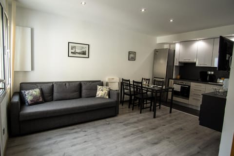 A L'Ombre du Pin - Spacious T3 Duplex near Disneyland and Paris, 1-6 Guests Apartment in Île-de-France