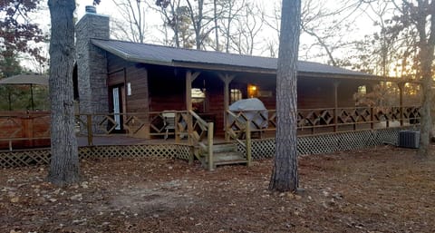 Cast Away Family Cabin w Kids Area House in Broken Bow