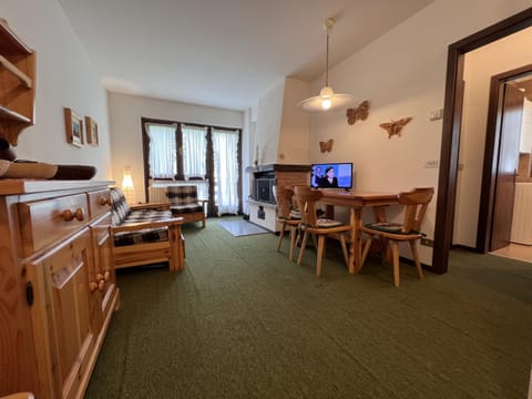 Communal lounge/ TV room, Living room