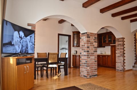 Communal lounge/ TV room, Kitchen or kitchenette, Dining area