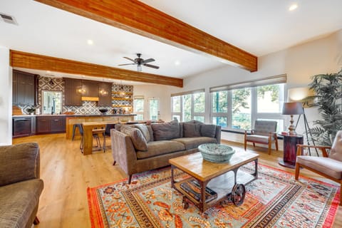 Modern Fischer House with Deck, Fire Pit and Hot Tub! House in Canyon Lake