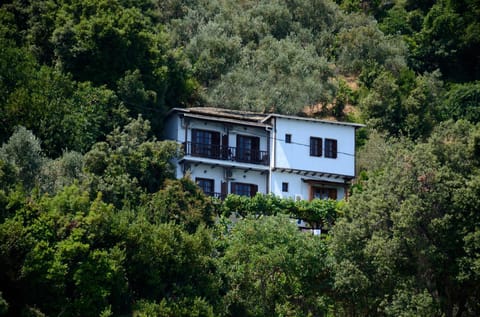 To Mpalkoni Bed and Breakfast in Peloponnese, Western Greece and the Ionian