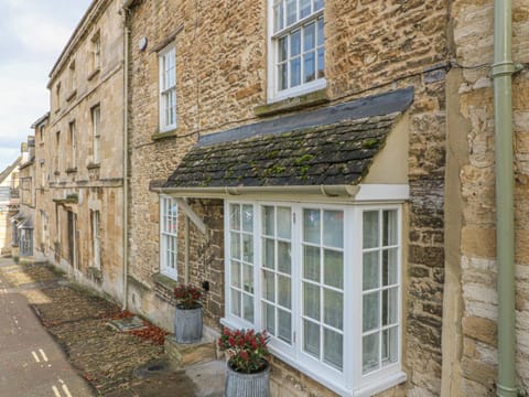 Dolphin House House in West Oxfordshire District