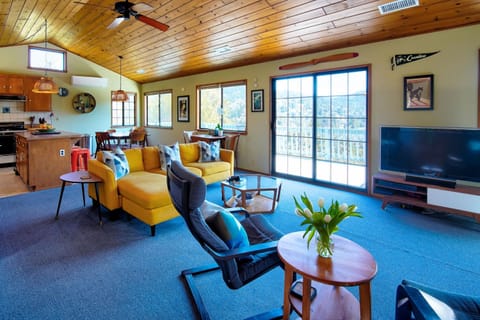 The Atomic Squirrel Lodge Lake Gregory Getaway! House in Crestline