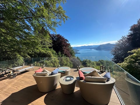 Balcony/Terrace, Lake view, Mountain view