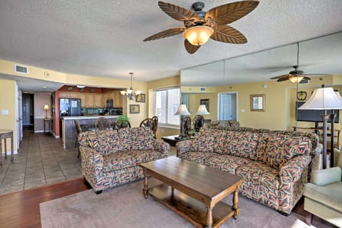 Myrtle Beach Seaside Escape with Beach and Pool Access Condo in Crescent Beach