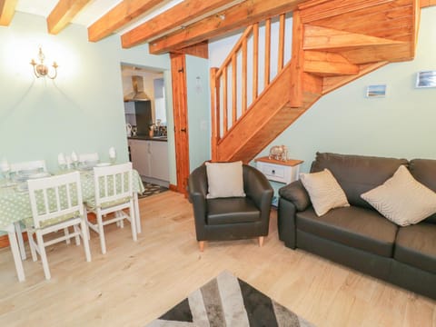 Ysgubor Ddegwm Bach House in Wales