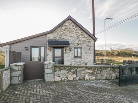 Ysgubor Ddegwm Bach House in Wales