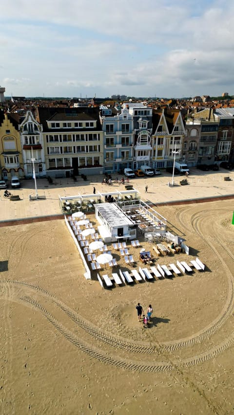 Property building, Day, Natural landscape, Bird's eye view, Beach, Location