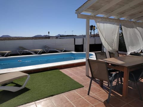 Aloha Surf House Bed and Breakfast in Corralejo