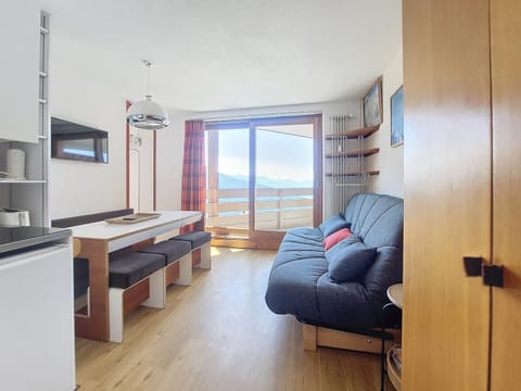 Appartement 2 pièces avec balcon proche des pistes, WIFI gratuit - FR-1-275-97 Apartment in Montvalezan