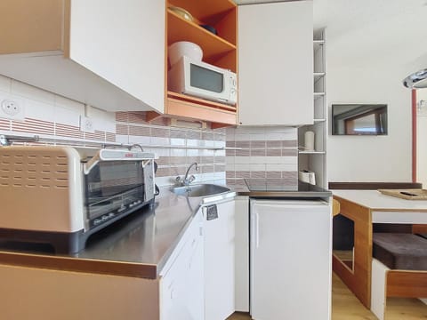 Appartement 2 pièces avec balcon proche des pistes, WIFI gratuit - FR-1-275-97 Apartment in Montvalezan