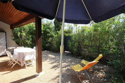 Belle villa climatisée 5 couchages belle terrasse ombragée parking dans résidence sécurisée piscine commune à 400m de la mer LRJP23 Villa in Portiragnes