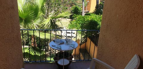 Balcony/Terrace, Garden view