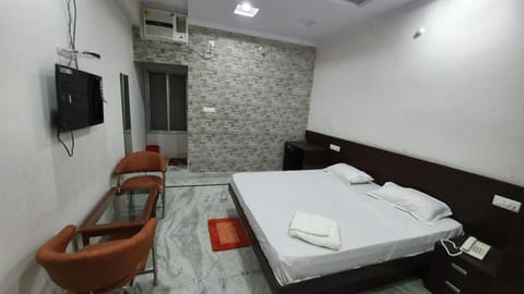 Bed, TV and multimedia, Photo of the whole room, Seating area, towels