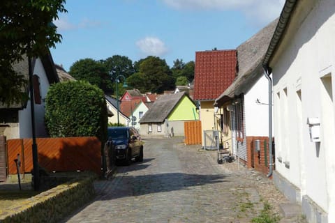 Neighbourhood, Street view