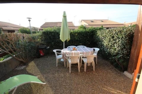 Belle villa 5 couchages terrasse parking dans résidence sécurisée piscine commune 400m de la mer LRJP16 Villa in Portiragnes