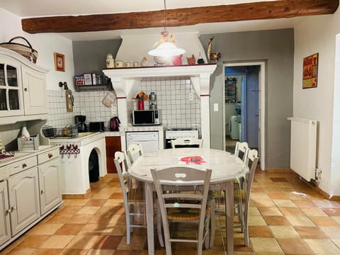 Kitchen or kitchenette, Dining area, dishwasher, minibar, pet friendly, toaster