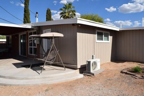 Modernized Red Brick Beauty Apartment in Catalina Foothills