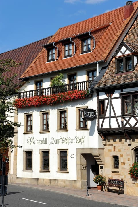 Weinkastell Zum Weissen Ross Hotel in Rhineland-Palatinate