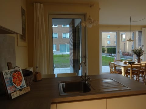 Bootsman gelijkvloers appartement met tuin en autostaanplaats Wohnung in Ostend