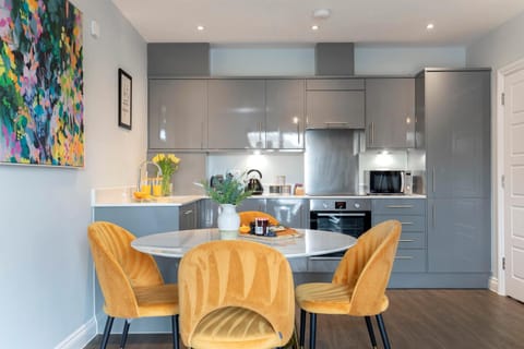 Elliot Oliver - Stylish 2 Bedroom Apartment With Parking In The Docks Eigentumswohnung in Gloucester