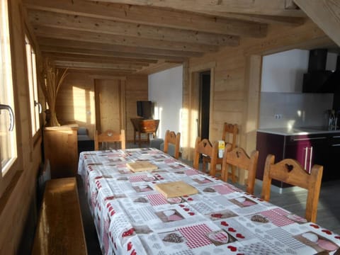 Spacieux chalet 10 pers, proche pistes, parking, garage - FR-1-467-65 Chalet in Le Grand-Bornand