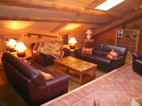 Spacieux T6 avec jacuzzi, sauna et jardin près des commerces et pistes au Grand-Bornand Village - FR-1-467-89 Apartment in Le Grand-Bornand