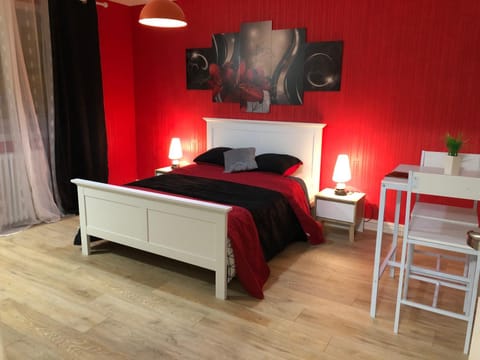 Bed, Photo of the whole room, Bedroom