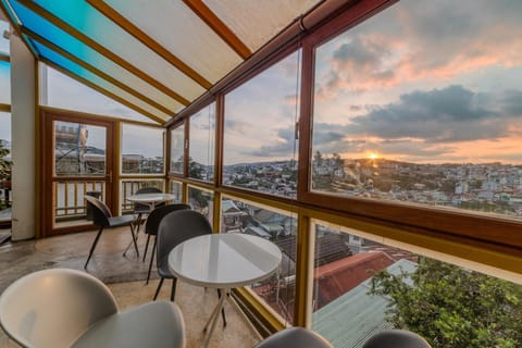 Natural landscape, Balcony/Terrace, Seating area, Sunset