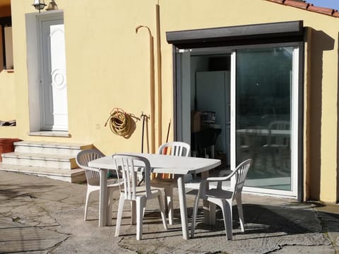 REZ DE VILLA SIX-FOURS Apartment in Six-Fours-les-Plages