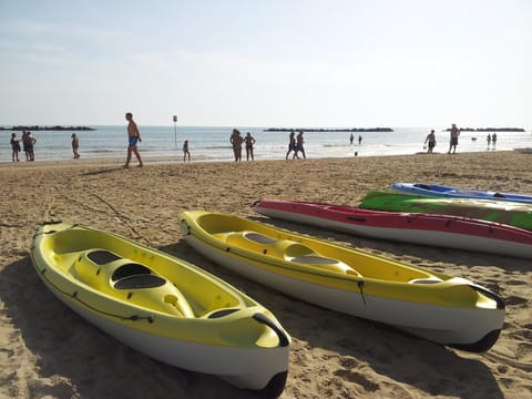 Day, Neighbourhood, Natural landscape, Summer, Beach, Canoeing, On site