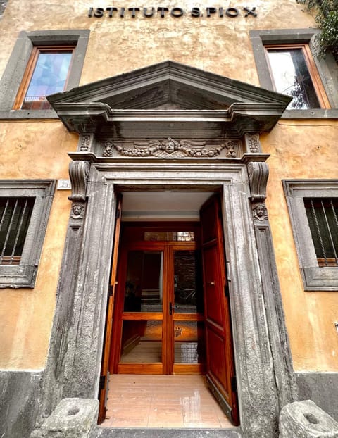 Facade/entrance