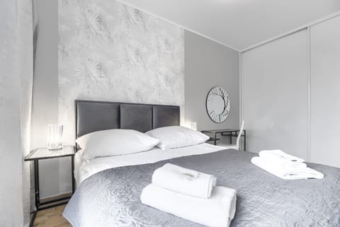 Bed, Photo of the whole room, Bedroom, towels, wardrobe