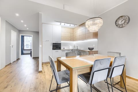 Kitchen or kitchenette, Dining area, minibar, pet friendly, stove