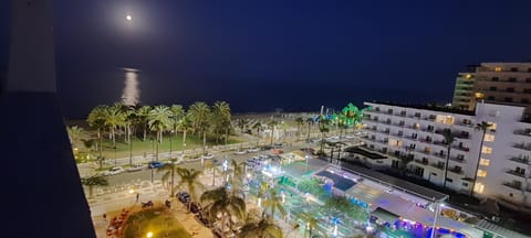 IMPRESIONANTE PRIMERA LÍNEA DE PLAYA, BAJONDILLO BEACH Apartment in Torremolinos