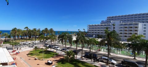 IMPRESIONANTE PRIMERA LÍNEA DE PLAYA, BAJONDILLO BEACH Apartment in Torremolinos