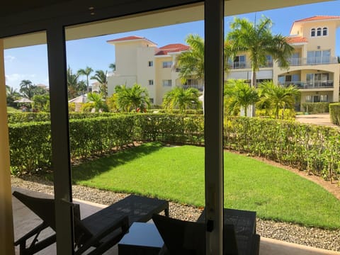 Beautiful One Bedroom unit with pool and Beach club in a Golf Project Eigentumswohnung in Punta Cana