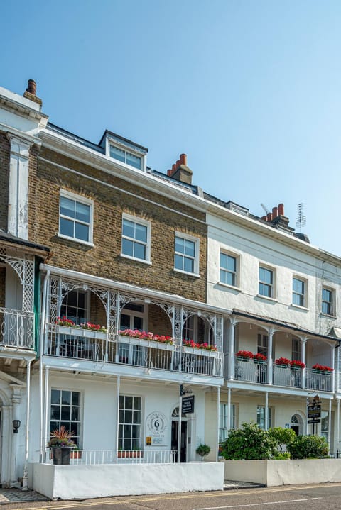 Hamiltons Boutique Hotel Bed and Breakfast in Southend-on-Sea